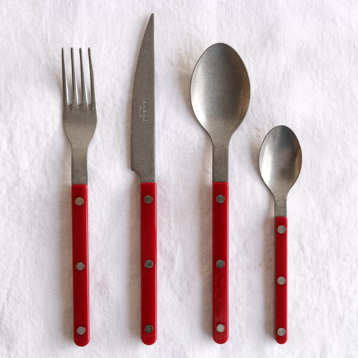 Sabre Paris Dinner Fork>Bistrot Vintage Solid, Burgundy